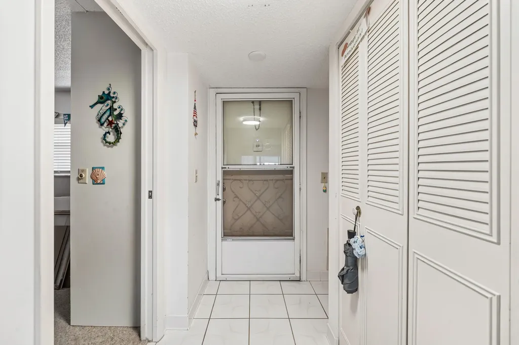 3755 Via Poinciana Greenacres FL 33467