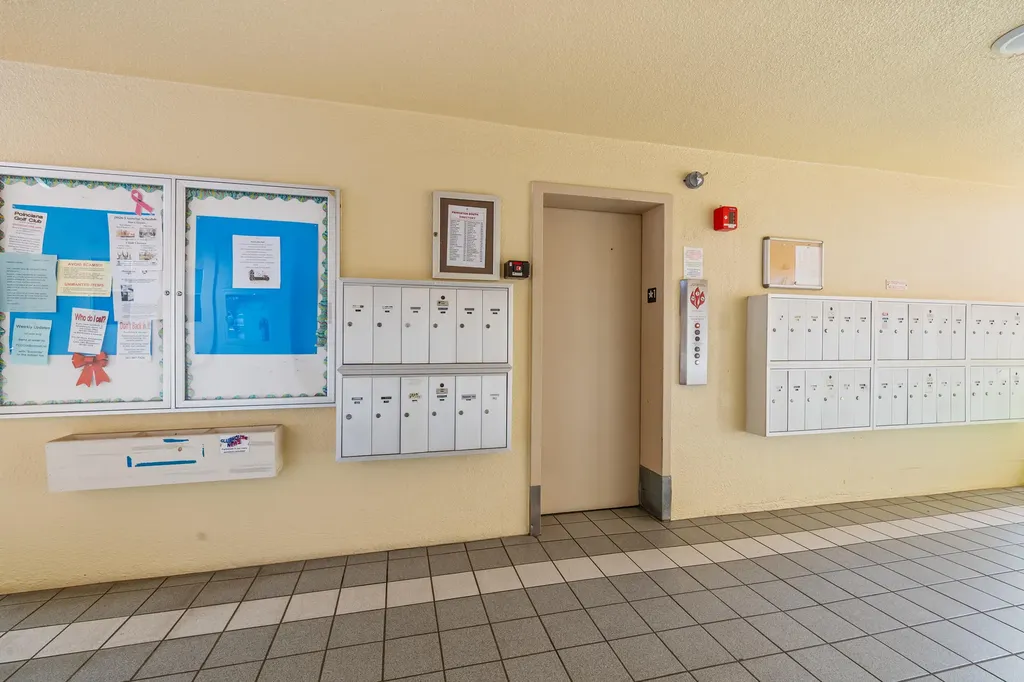 3755 Via Poinciana Greenacres FL 33467