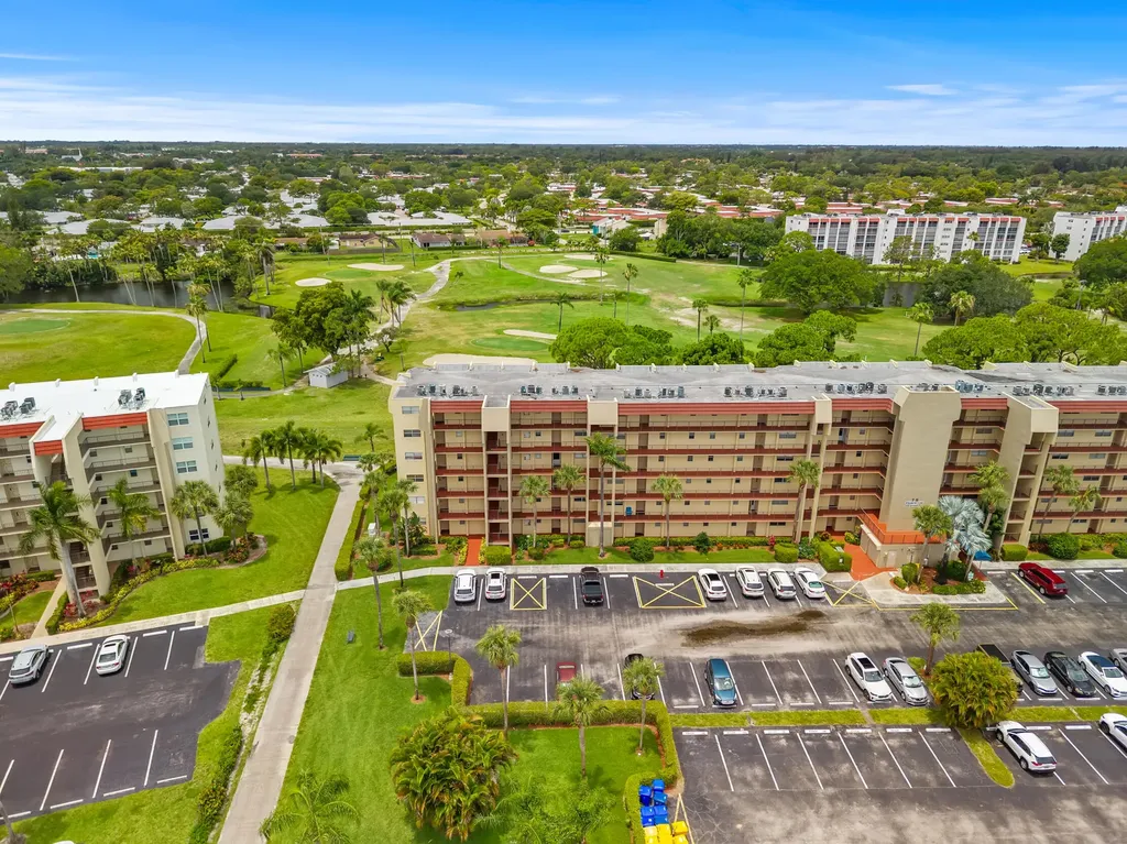 3755 Via Poinciana Greenacres FL 33467