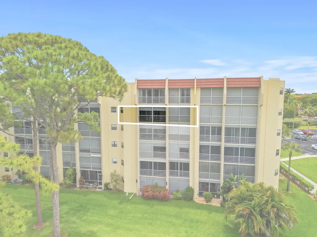 3755 Via Poinciana Greenacres FL 33467