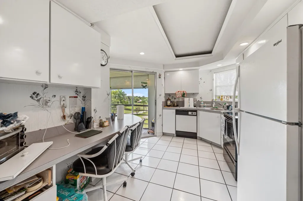 3755 Via Poinciana Greenacres FL 33467