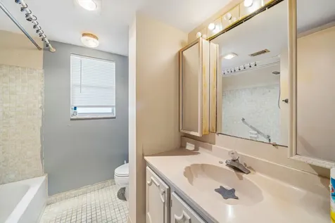 3755 Via Poinciana Greenacres FL 33467