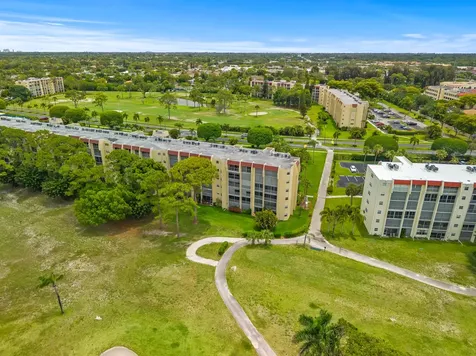 3755 Via Poinciana Greenacres FL 33467