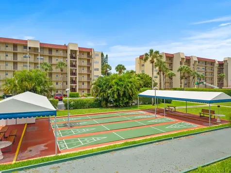 3755 Via Poinciana Greenacres FL 33467