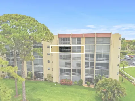 3755 Via Poinciana Greenacres FL 33467