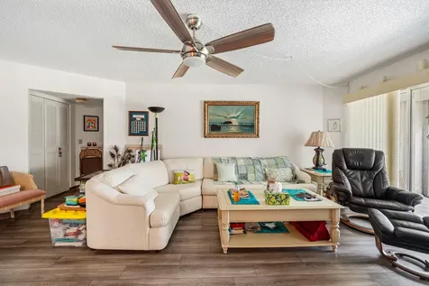 3755 Via Poinciana Greenacres FL 33467