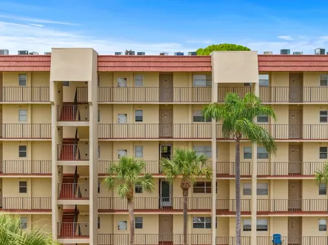 3755 Via Poinciana Greenacres FL 33467