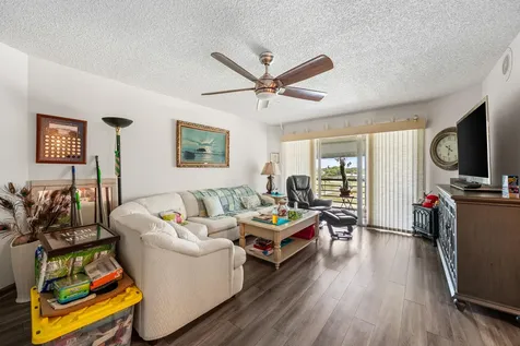 3755 Via Poinciana Greenacres FL 33467