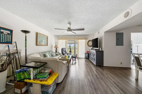 3755 Via Poinciana Greenacres FL 33467