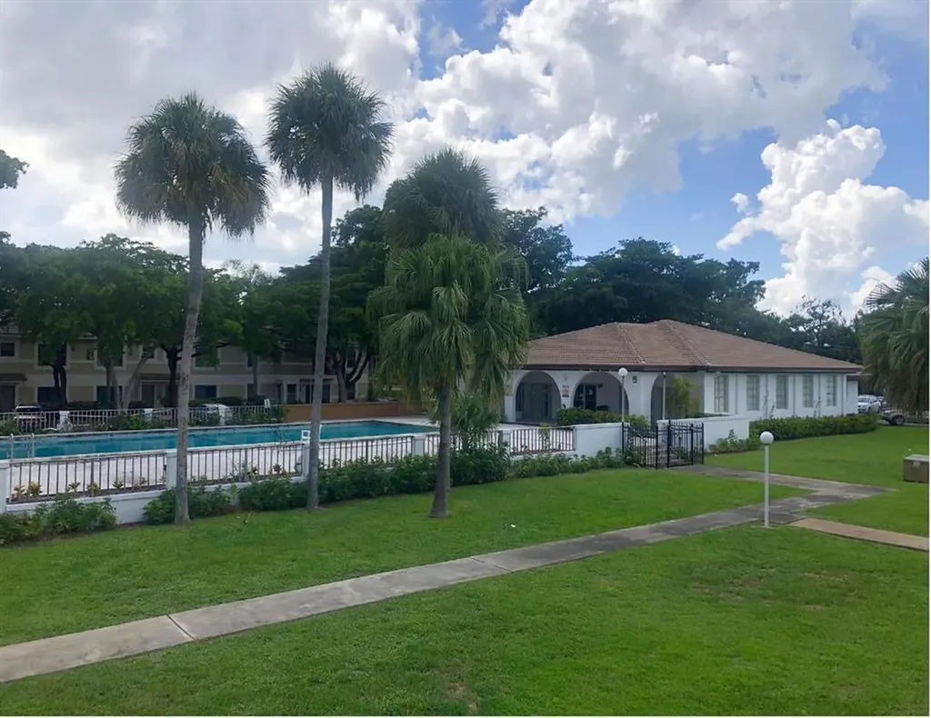 2710 Riverside Drive Coral Springs FL 33065