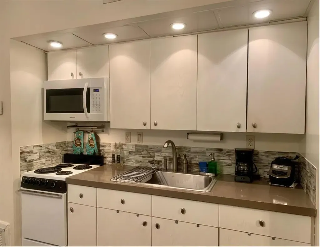 2710 Riverside Drive Coral Springs FL 33065