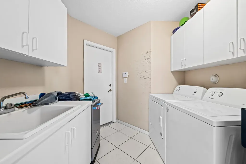 8027 N Savannah Circle Davie FL 33328