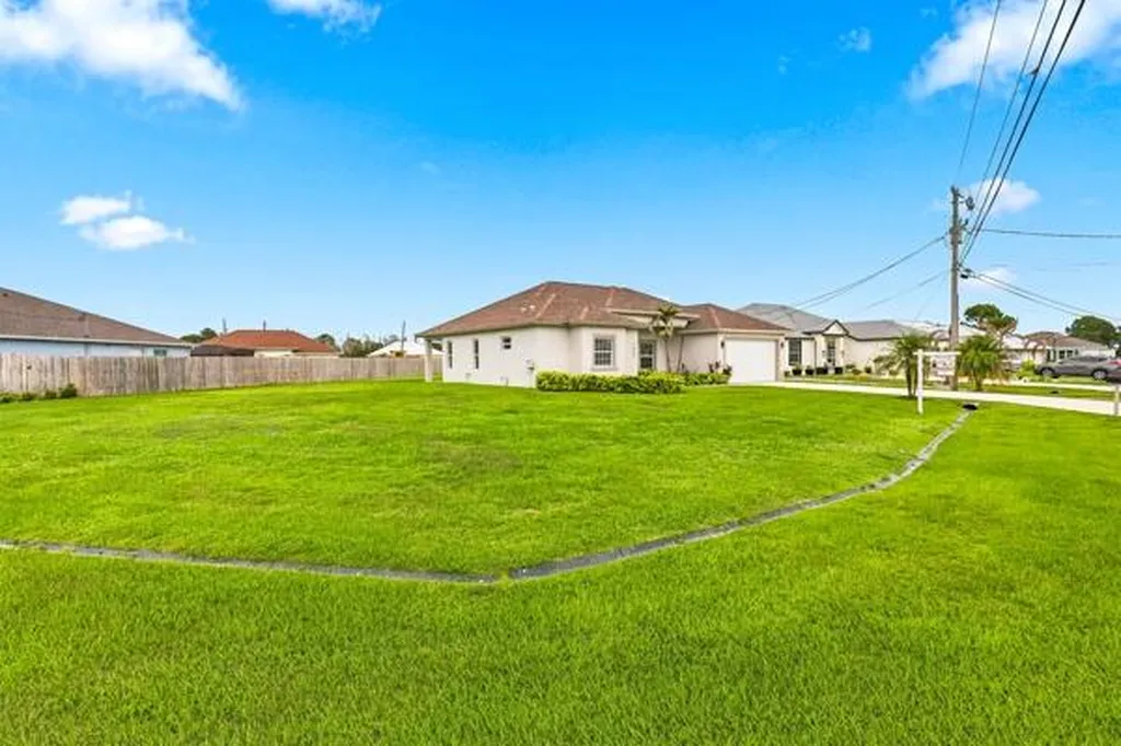5866 NW Mesa Circle Port St Lucie FL 34986