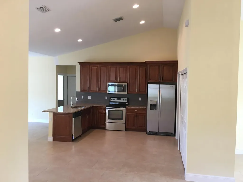 5866 NW Mesa Circle Port St Lucie FL 34986
