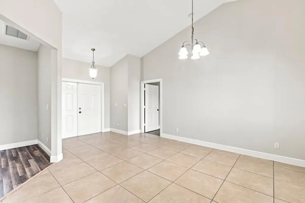 5866 NW Mesa Circle Port St Lucie FL 34986