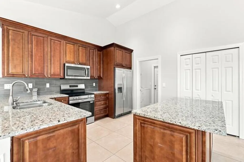 5866 NW Mesa Circle Port St Lucie FL 34986
