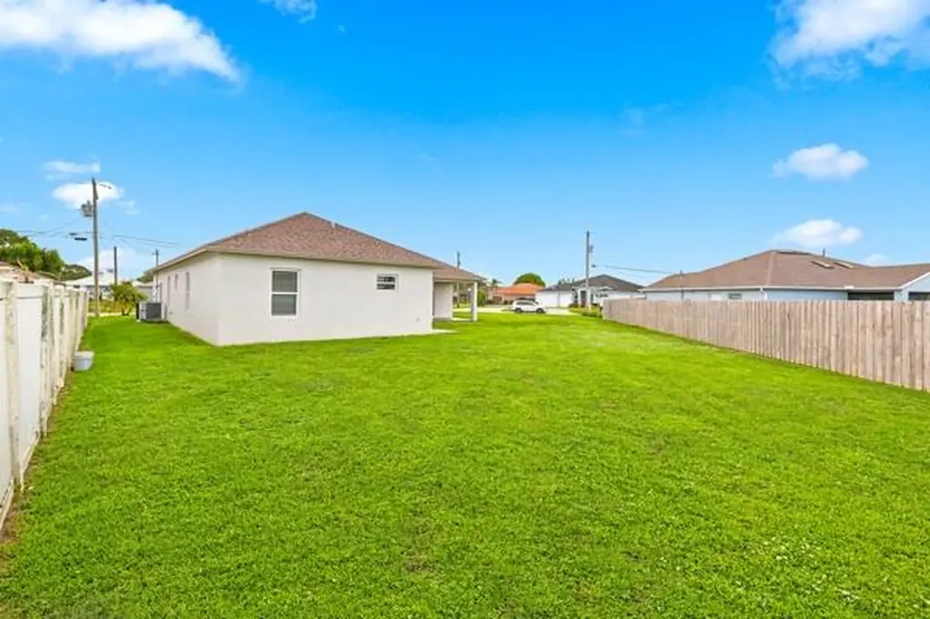 5866 NW Mesa Circle Port St Lucie FL 34986