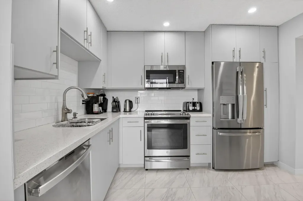 7563 Glendevon Lane Delray Beach FL 33446