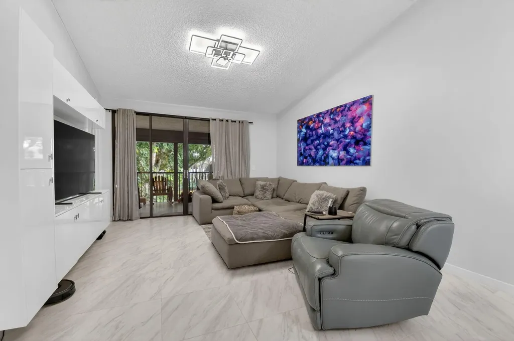 7563 Glendevon Lane Delray Beach FL 33446