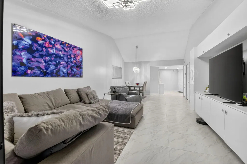 7563 Glendevon Lane Delray Beach FL 33446