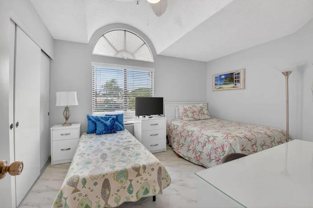 7563 Glendevon Lane Delray Beach FL 33446