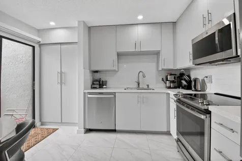 7563 Glendevon Lane Delray Beach FL 33446