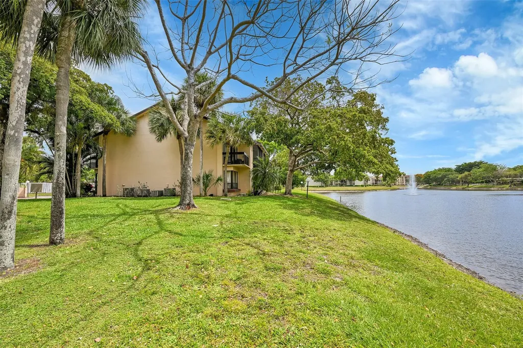 2297 SW 15th Street Deerfield Beach FL 33442