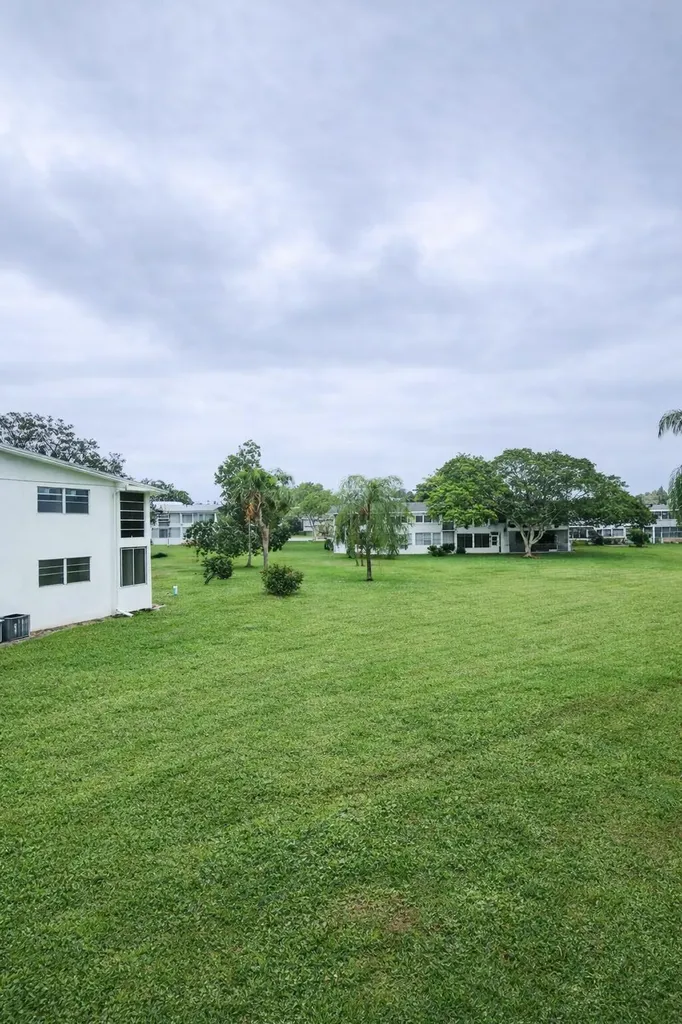 124 Oakridge Deerfield Beach FL 33442