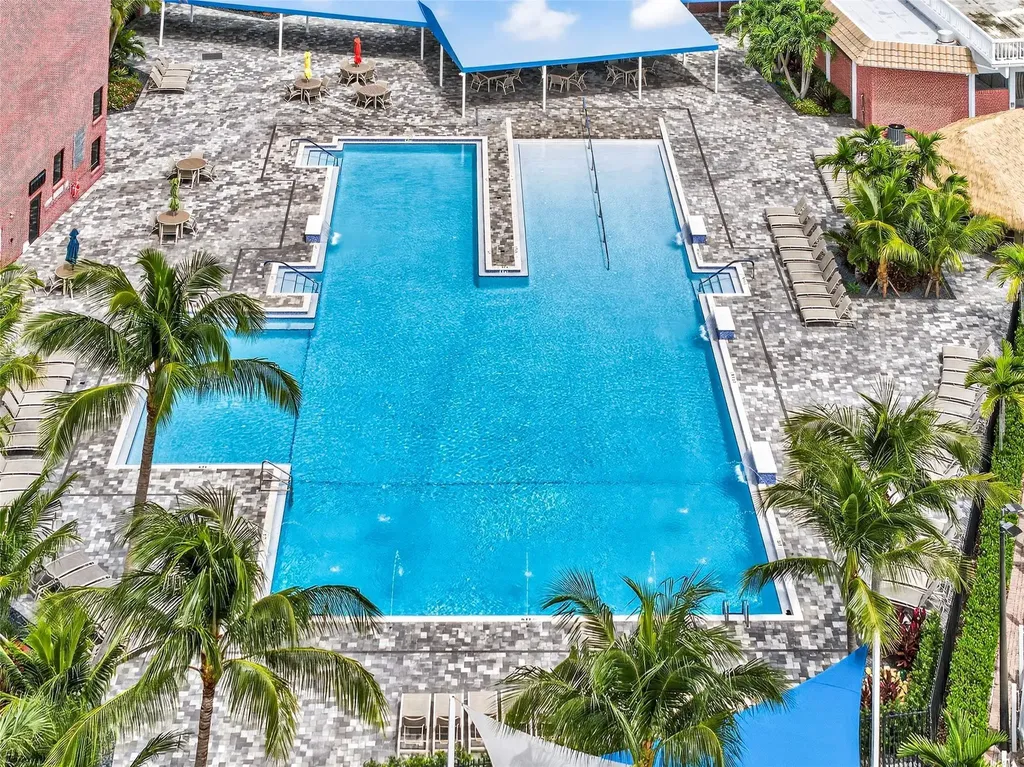 124 Oakridge Deerfield Beach FL 33442