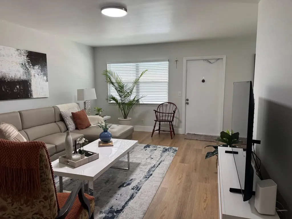 124 Oakridge Deerfield Beach FL 33442