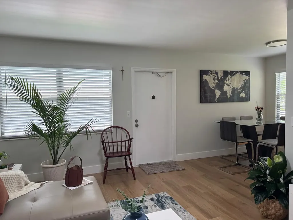 124 Oakridge Deerfield Beach FL 33442