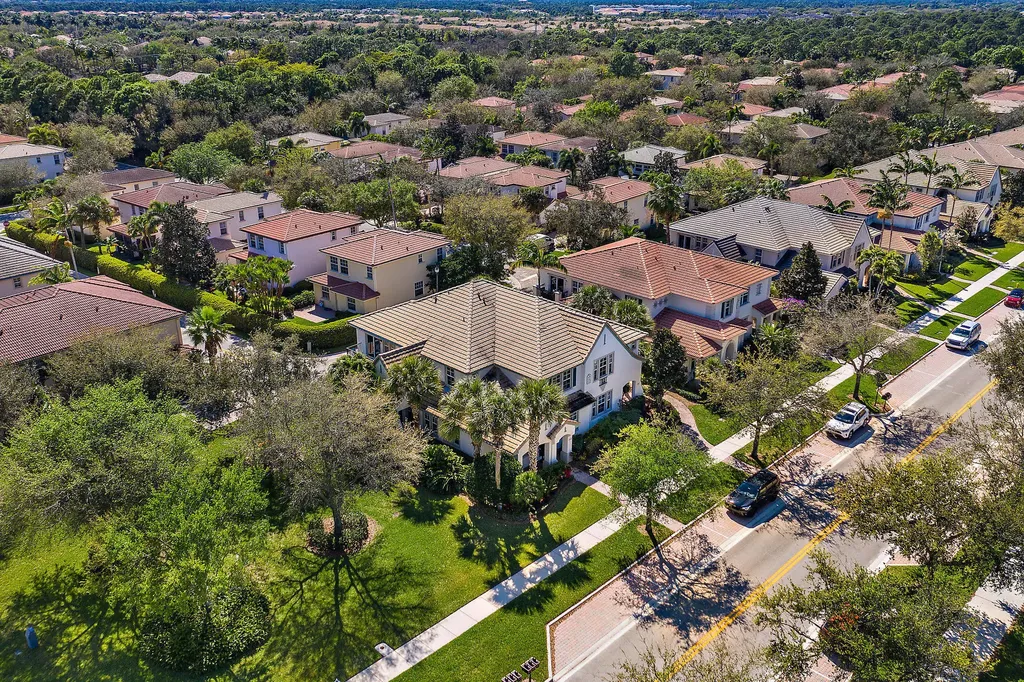 153 Evergrene Parkway Palm Beach Gardens FL 33410