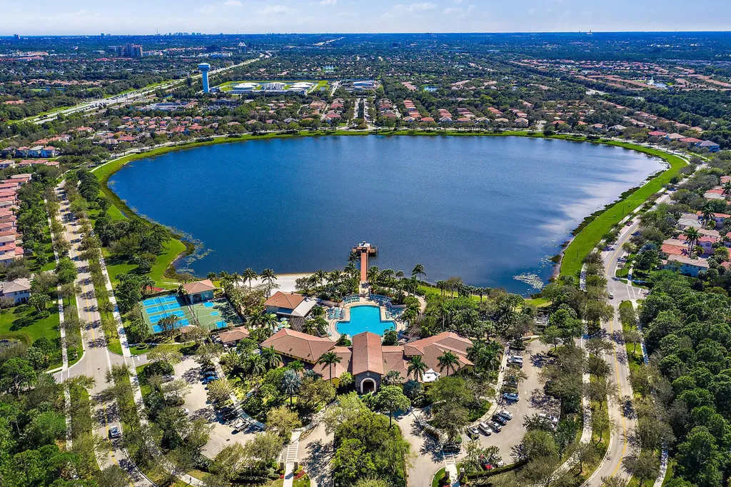 153 Evergrene Parkway Palm Beach Gardens FL 33410