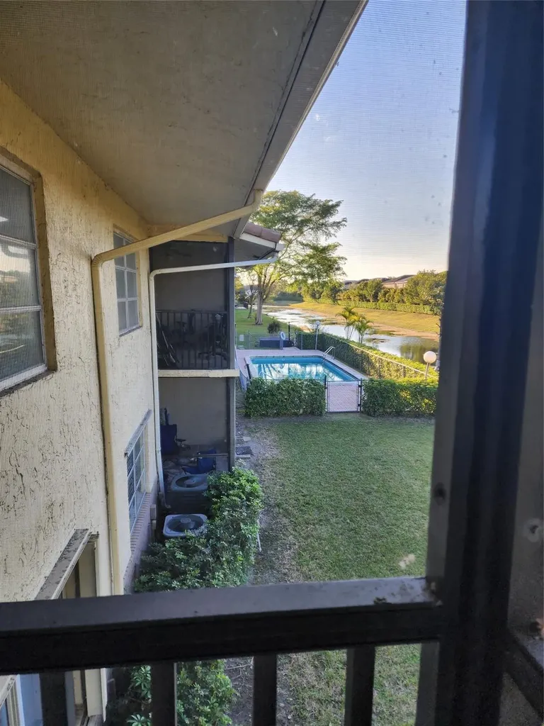 8705 NW 38th Drive Coral Springs FL 33065