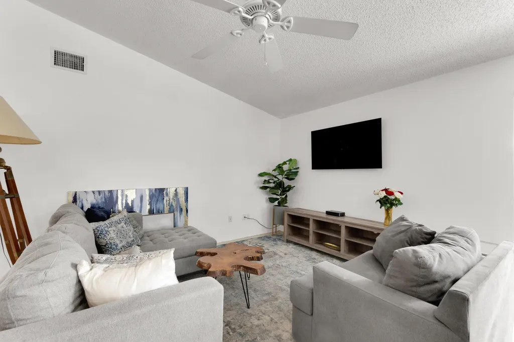 1142 SW Dalton Avenue Port St Lucie FL 34953