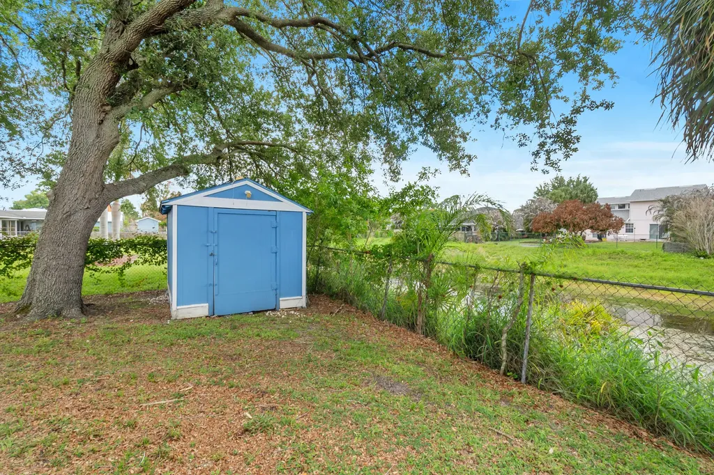 1142 SW Dalton Avenue Port St Lucie FL 34953