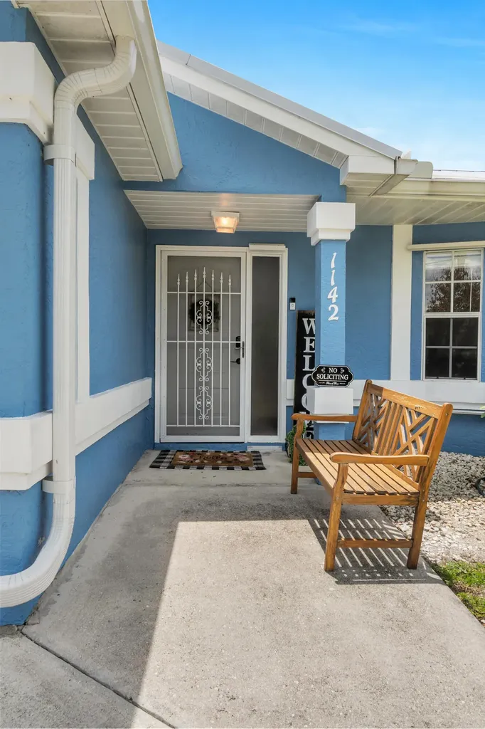1142 SW Dalton Avenue Port St Lucie FL 34953