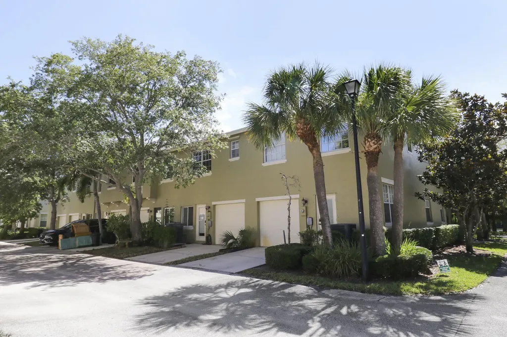 2122 SE Grand Drive Port St Lucie FL 34952
