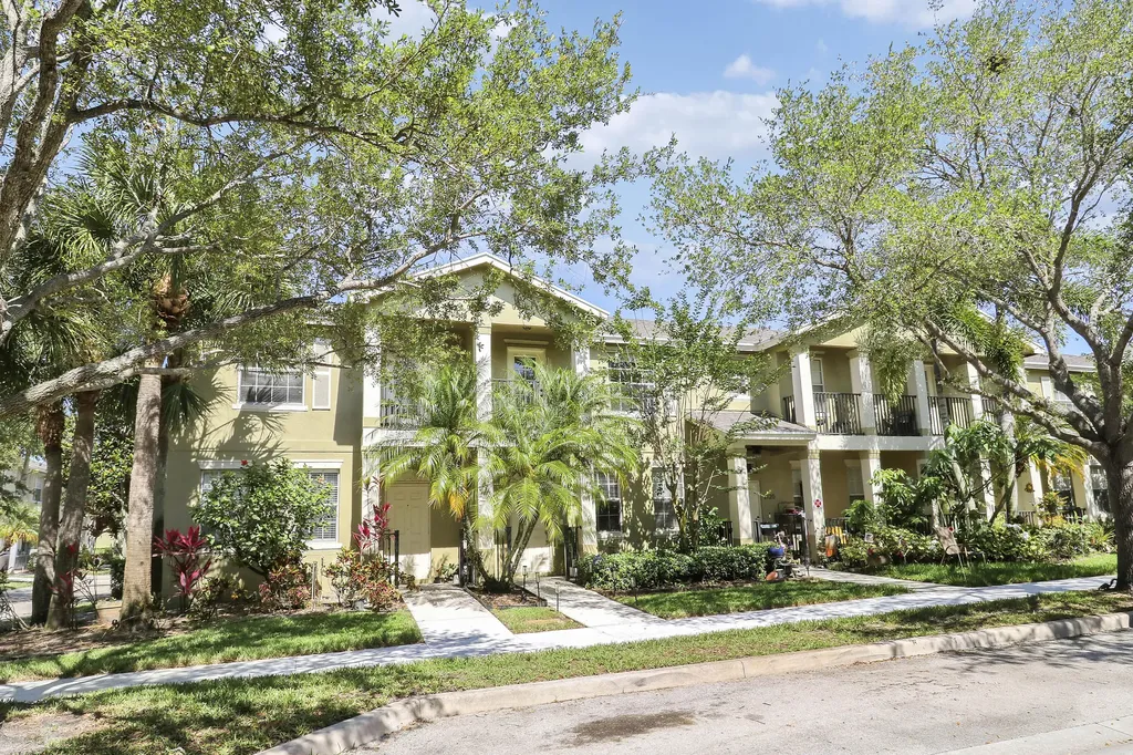 2122 SE Grand Drive Port St Lucie FL 34952