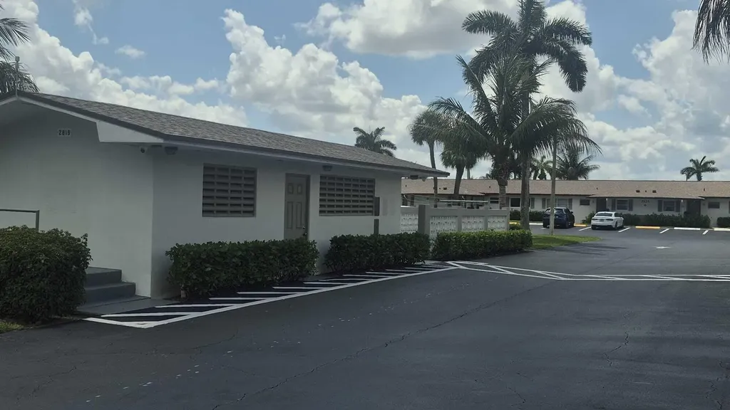 2805 Crosley Drive E West Palm Beach FL 33415