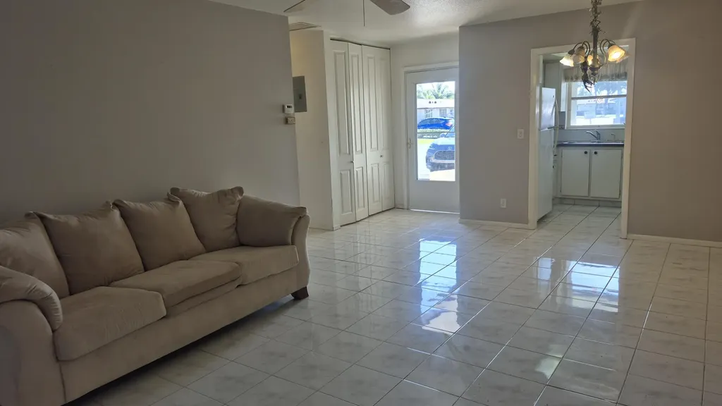 2805 Crosley Drive E West Palm Beach FL 33415