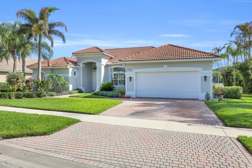 7041 SE Bay Hill Drive Stuart FL 34997