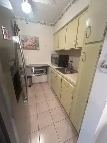 900 SW 10th Terrace Hallandale Beach FL 33009