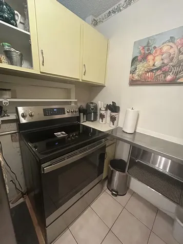 900 SW 10th Terrace Hallandale Beach FL 33009
