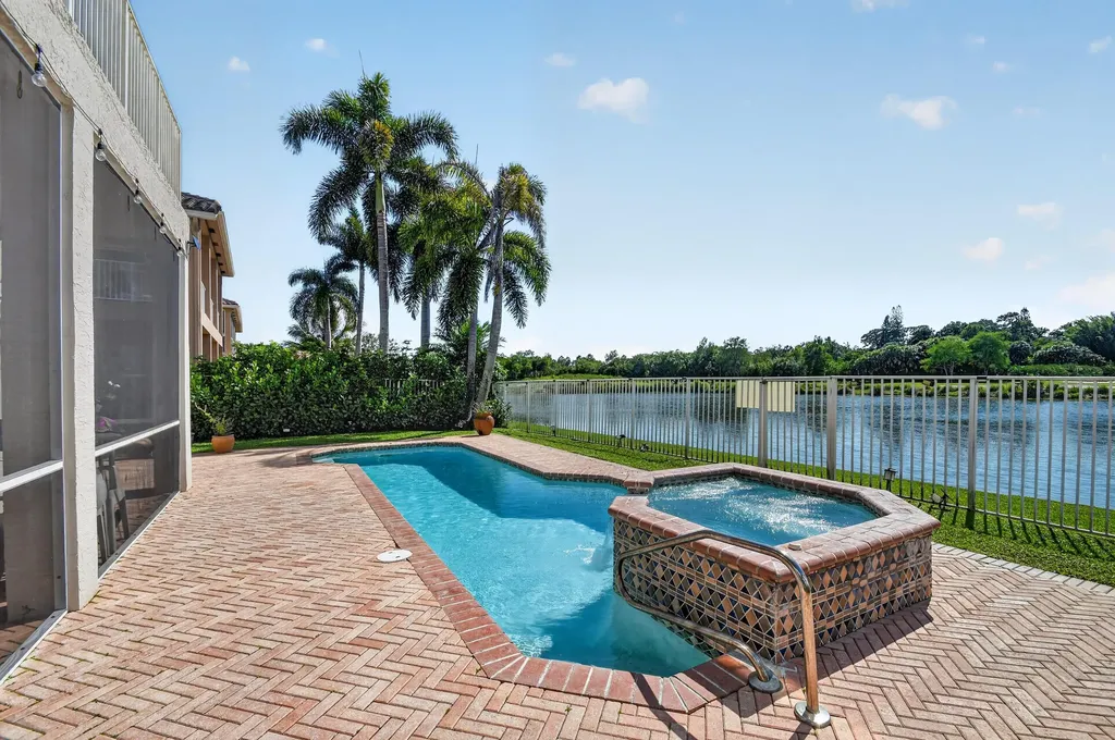 2214 Ridgewood Circle Royal Palm Beach FL 33411