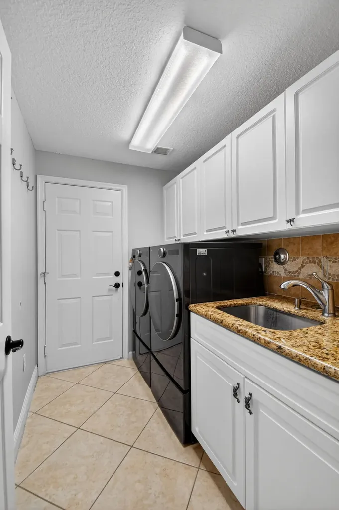 2214 Ridgewood Circle Royal Palm Beach FL 33411