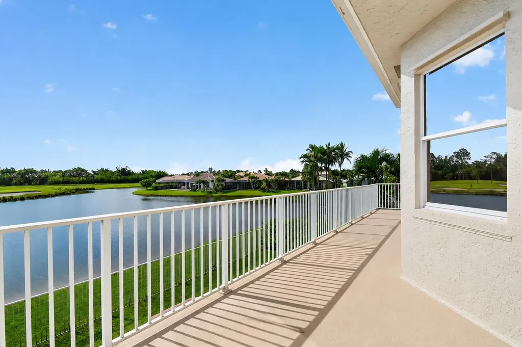 2214 Ridgewood Circle Royal Palm Beach FL 33411