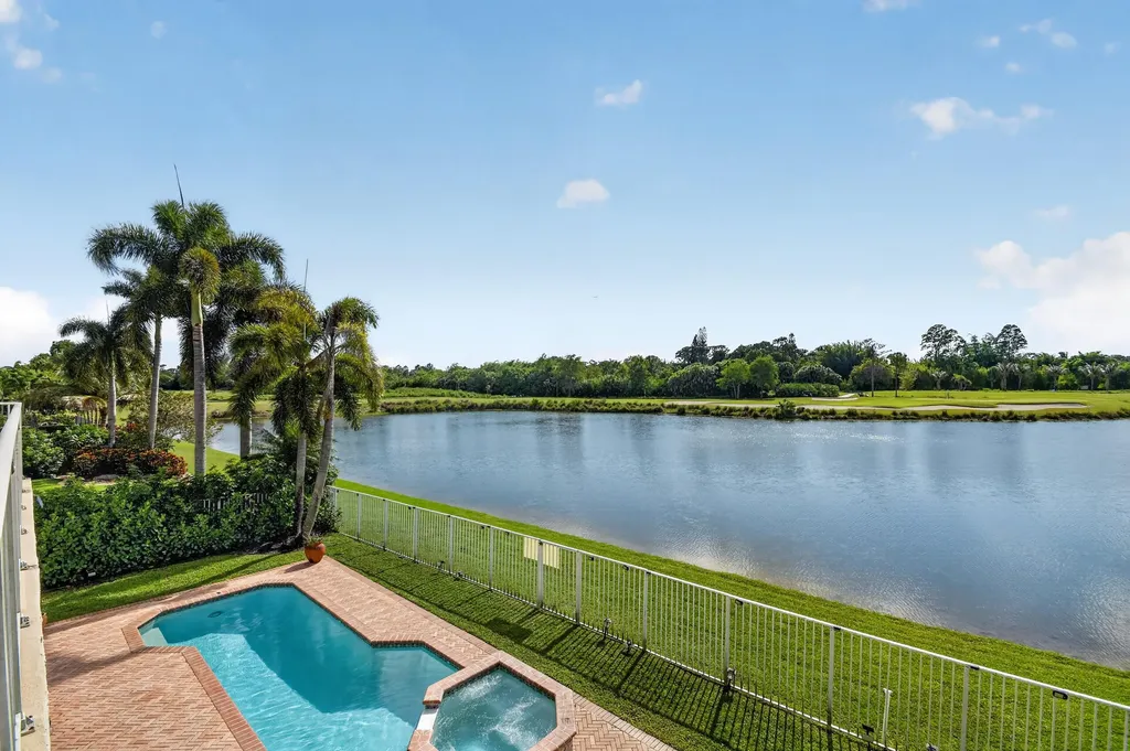 2214 Ridgewood Circle Royal Palm Beach FL 33411