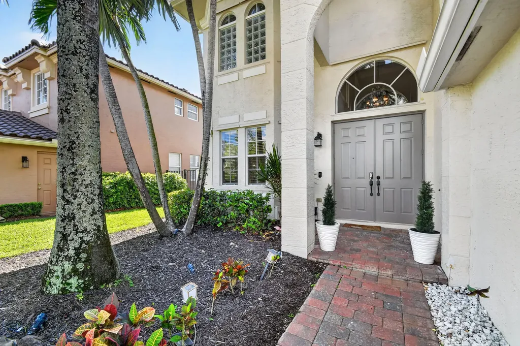 2214 Ridgewood Circle Royal Palm Beach FL 33411