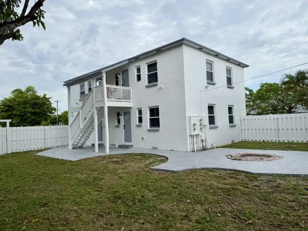 715 2nd Avenue S Lake Worth Beach FL 33460